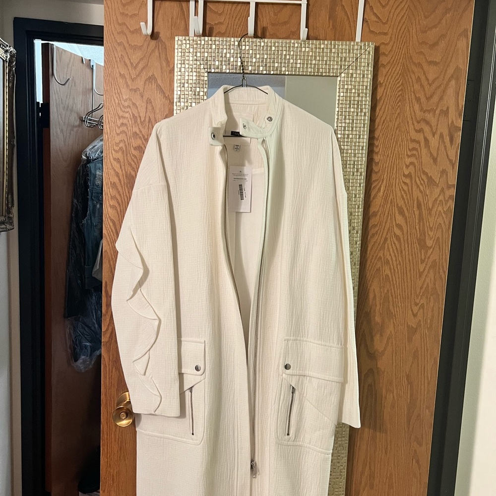 TRACY REESE WHITE COTTON OVERCOAT WITH RUFFLE SLEEVES… LARGE… NEW WITH TAGS.